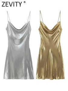 Grundläggande avslappnade klänningar Zevity 2023 Summer Women Shinning Metallic Color Sling Mini Dress Female Chic Pleat Design Slim Party Vestidos DS5000 231031