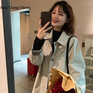 女性のトレンチコートランXiang Cheng Windbreaker Women Mid Length 2023秋の英国スタイルKhaki Plaidsmal