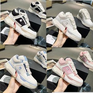 Sapatos de alta qualidade com ossos de esqueletos de caixa Casual Shoe Runway Skel Top Low Momen Basketball Mulher Running Black White Leather Lace Up SS998