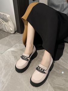 Klänningskor 2023 Spring Fashion Chain High Heels Woman Platform Black Slip-ons Ladies Cosplay Anime Luxury Women Designers