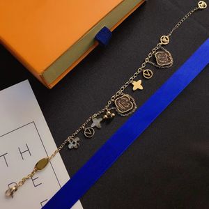 Cadena de pulsera de diseñador brazalete de lujo de oro chapado en la moda torturada Pulsera Letera de flores Costilización Diamante Cjeweler Amas de amor Bracelets