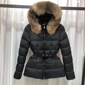 Luksusowe damskie kurtki Fox Fur Collar Fur Pleats ciepłe projektant mody parkas zima dama czarna szczupła kurtka kinchująca w talii