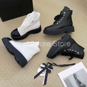 Boots Metal Buckle Channel Decoration Flat Desert Boot Leather Ankle Booties Black White Lady Women Combat Luxury Designer Dress Shoes Brand Chan