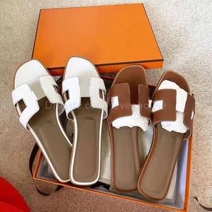 2023 summer fashion luxxury women shoes Designer sandals leather ladies sandals summer flat shoes fashion beach women slippers letter drag