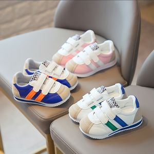 Spor ayakkabı yürümeye başlayan çocuk tenis ayakkabıları sonbahar hafif kız bebek ayakkabı tasarımcısı çocuk ayakkabıları yumuşak dip çocuklar için spor ayakkabı E08174 230331
