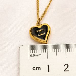 Classic Style Simple Designer Letter Necklaces Brand Letter Heart Pendant Chains Necklaces Jewelry Accessory High Quality Wedding Gifts