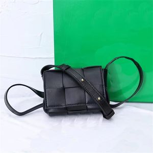 Bolsa crossbody de couro feminino moda trançada axila quadrado saco de compras trançado carta de crochê simples volta estilo bolsa de ombro