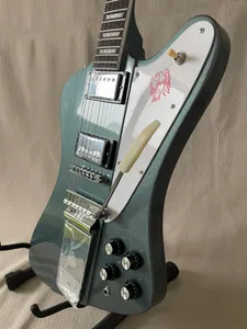 Acabamento de guitarra elétrica azul metálico, placa de tração de ponte vibrato jazz, 2 captadores