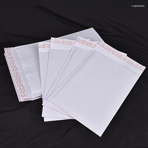 Envoltório de presente 20 pçs / lote Forte Branco Ondulado Sacos Rígidos Po Card Mailers Fique Plano Envelopes Papelão Documento Reciclável