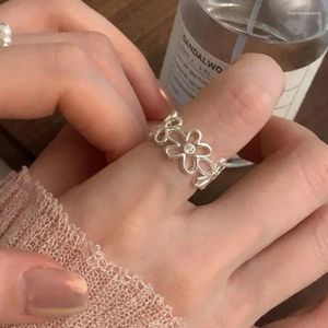 Cluster Rings 2023 Silver Flower Fashion Hip Hop Vintage Couples Creative Fower Hollowot Thai Party Ring Jewelry Birthday Gifts