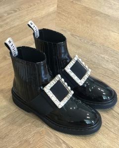 Klassische schwarze glänzende Stiefel, schwarze Lackleder-Stiefeletten ROGERSVIVIERS Chelsea-Schuhe R-Viv' Leder-Stiefeletten zum Hineinschlüpfen, flache Wintermode für Damen 2023