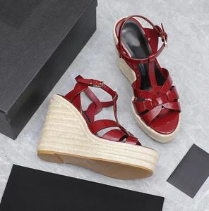 Woman Sandal Wedge Flat High Heels Hołd skórzany klin Espadrille Sandals Sandals Luksusowy projektant Gladiator Gladiator Platforma Suknia ślubna