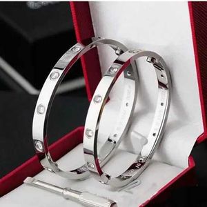 Pulseira de pulseira de amor de luxo homem homem 4cz titânio aço parafuso chave de parafuso s ouro prata rosa unhas casal de noivo jóias de estilista de moda