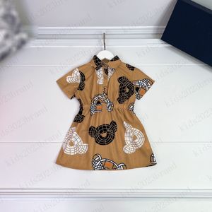 Klassisk flickklänning 2023SS Summer Kids Cotton Dress Kort ärm T-skjortor Bear Printing Polo klänningar tredimensionella tryckkjolar Designer Barnkjolar