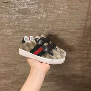 Lyxig baby canvas sko hög kvalitet olika färger barn sneakers box förpackning storlek 26-35 spänne rem barn casual skor okt25