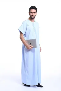 Roupas étnicas Islâmico Saudita Robe Kaftan Thawb Homens Muçulmanos Pescoço Bordado Dubai Long Abaya Ramadan Thobe Arábia Mangas Curtas Vestido