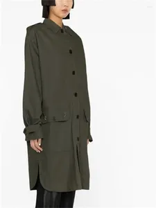 Trench da donna 2023 Cappotto da donna con decorazione ricamata di media lunghezza Verde militare Toplady Giacca lunga monopetto Capispalla con tasche