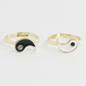 Кольца кластера, модные металлические сплетни Тай Чи, кольцо для пары для женщин и мужчин, креативное черно-белое шовное ювелирное изделие с круглым пальцем, подарок AR76