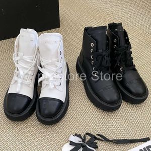 Designers Women Channel Black White Thick Sole Martin Combat Boot Slåsande ankelstövlar Real Leather Boot Lace Up Shoes Chan Short C Booties