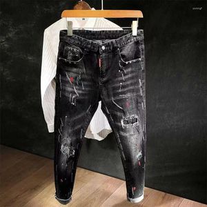 Calças de brim masculinas 2023 outono estilo coreano trabalho rasgado buraco preto cowboy hip hop pontilhando tinta magro calças jeans de luxo para homens