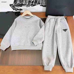 Luxury baby spårdräkter metall geometrisk logotyp dekoration barn höstuppsättning storlek 120-160 rund nacke hoodie och casual byxor okt25