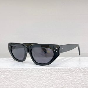 Sonnenbrille für Männer und Frauen, 4S273, Designer-Designer, Nieten-Stil, Anti-Ultraviolett, Retro-Platte, Vollrahmen-Zubehör für Reisen, Strand, Urlaub, Outdoor-Aktivitäten, zufällige Box