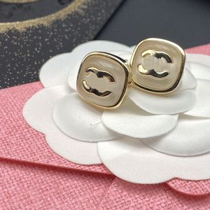 Designer-Ohrringe mit vergoldetem Plättchen für Damen, Gold-Ohrring, Schmuck, modische Ohrstecker, Creolen, Designer-Ohrring CHD2311017-12 capsboys