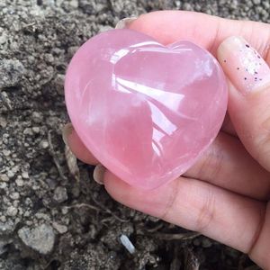 Naturalny kwarc róży różowy kryształowy kryształ Rzeźbiony Miłość Uzdrawianie kamieni szlachetnych Gife Stone Crystal Heart Gems Sgh TpiU