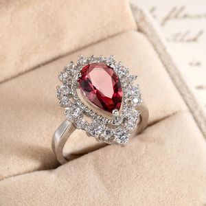 Pierścień Solitaire Naturalne czerwone rubinowe szmaragdowe pierścienie dla kobiet srebrne 925 2 ct kolorowy szlachetny kamień ślubny impreza grzywna biżuteria prezenty 231031