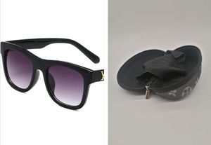 Moda redonda de óculos de sol Eyewear Sol Glasses Designer Brand Black Metal Frame escuro Lentes de vidro de 50mm para homens Womensv8896