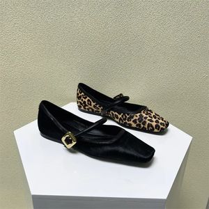 Klänningsskor Fashion Leopard Print Bekväma mjuka fyrkantiga huvudskor för kvinnor Luxury Mary Jane Shoes Ballet Flats Women Shoes 231031