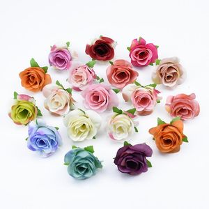 Ghirlande di fiori decorativi 10/50 pezzi 4 cm Falso mini teste di fiori di rose artificiali di seta per la festa di nozze Decorazione della stanza di casa Artigianato Accesso fai da te