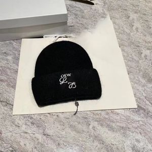 Designer högkvalitativ triomphe beanie vinter mössor kvinnor öron skydd varm vindtät hatt mode casual beanie utomhus reser skid bärbar