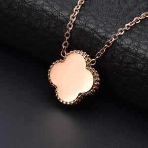 2024 Designer de colar de trevo colar de quatro folhas de trevo Japão e Coréia do Sul Gold Gold Rosa Feminino Cadeia de colarinho de titânio Pingente de líquido personalizado Red Pingente