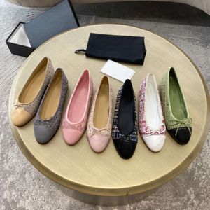 Designer klänningskor kvinnor balettskor platt båge sandal mode lata loafers fest läder botten storlek 35-42 högre kvalitet med låda no489