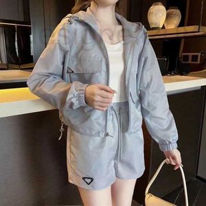 Women's Two Piece Pants designer Spring/Summer 23 New Functional Style Zipper Hooded Short Top Coat with Elastic Waist Shorts Set for Women D8C4