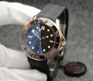 Toppfria 42mm Automatisk mekanisk utomhusmän klocka Blue Dial Black Rubber Strap Gold Rotatable Bezel Clear Case Back 2023 Wristwatch Designer