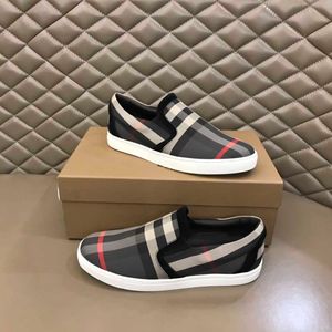 Designer gestreifte Buurberryss-Turnschuhe Plaid Sneakers Vintage Tennis Schuhe Klassische Streife Freizeitschuhe Plattformschuhe gedruckt mit niedrig geschnittenen Herrenschuhen von Leinwand.