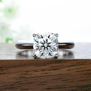 クラスターリング3.5ct Dカラークッションカットモイサナイト婚約リング925スターリングシルバーゴールドメッキラボ