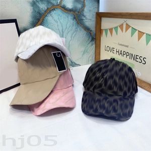 Cap para mulheres elegantes designers caminhões chapéu mensagens bordadas de bordado distintivo cappello com padrões de beisebol populares para jovens para mulheres confortáveis ​​pj049 b23