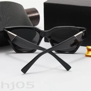 Designer Shades Solglasögon Luxury Symbole Glasögon Square Metal Parts Black Vintage Lentes de Sol Summer Sun Proof Mens Solglasögon Triangulärt mönster PJ086 C23