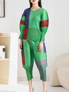 Pantaloni a due pezzi da donna Miyake 2023 Autunno a pieghe Set a due pezzi Girocollo Top a maniche lunghe colorblocking Vita alta Comodo casual