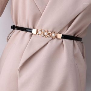Bälten Justerbart patentläder Pearl Flower Ladies Decorative Dress Sweater Accessories Belt Midje kedja