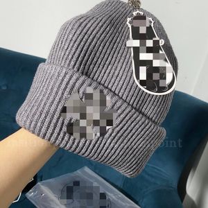 Berretti/berretti con teschio Cappello di lana di design Lavorazione di alta qualità e calore con il berretto lavorato a maglia di lana Sito web riconoscibile tramite NFC Abbigliamento per interni ed esterni Alla moda e alla moda