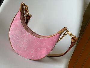 Anello di design di lusso superiore Borsa a forma casual Borsa in corno di bue Borsa a tracolla di design vagabondo Portafoglio cosmetico Mezzaluna Bastone della legge Borsa sotto le ascelle Borsa a tracolla in metallo Serie di catene