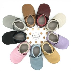 Första Walkers Baby Shoes Cow Leather Bebe Booties Soft Sules Nonslip Footwear For Spädbarn Småbarn First Walkers Boys and Girls Slippers 230331