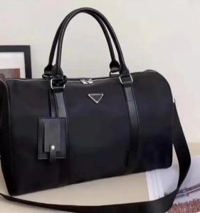2024 Designer Toppkvalitetsresor Nylon Black Fashion Handväskor Stora kapacitet Holdall Carry On Bagage Duffel Bags Luxury Men Bagage T