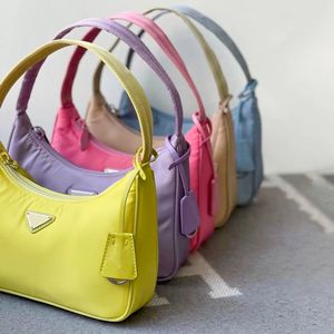 10a designer kvinnor axelväska för kvinna lolita 2000 handväska duk nylonväskan tygkoppling väska 1 1 toppkvalitet lady mini svart crossbody messenger grossistväskor