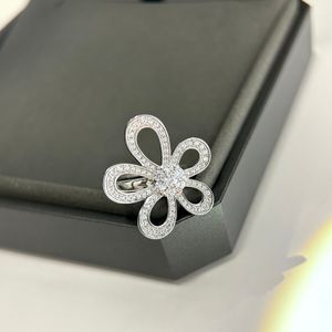 Luksusowe pierścionki zespołu Top S925 Sterling Silver Flowerlace Designer Full Crystal Four Leaf Clover Charm Wedding Wedding Pierłogość