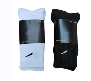ソックスレディースメンズオールコットンクラシック黒と白の足首の通気性ソックスミックスフットボールバスケットボールソックスファッションデザイナー高品質